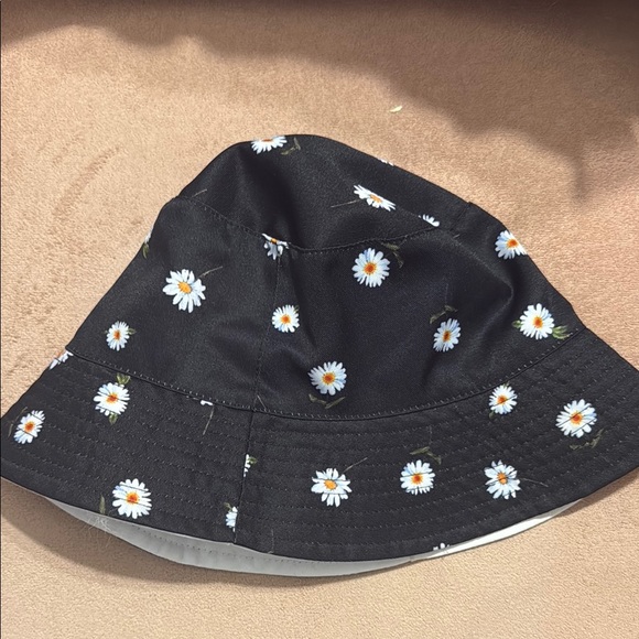 Alice + Olivia Accessories - Alice + Olivia Black Floral Bucket Hat